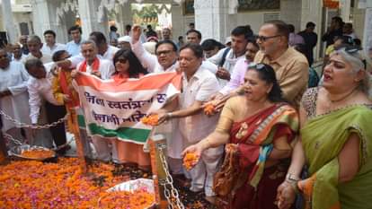 1857 की क्रांति के नायकों को किया नमन।