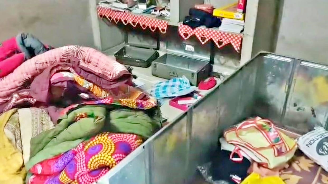 Alwar Family members gone to uncle house for wedding ceremony while about five lakh rupees were stolen house