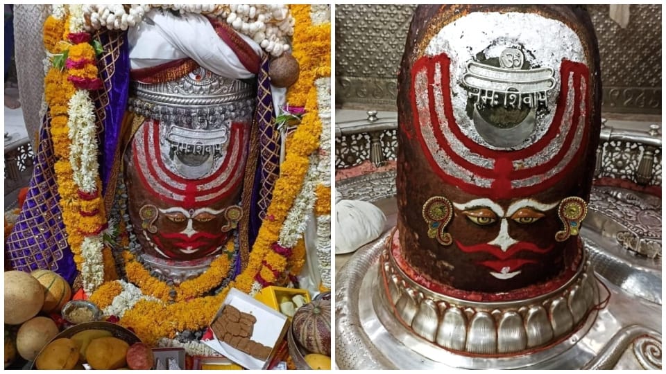 Ujjain Mahakaleshwar Mandir Baba Mahakal decorated with Makhana garland in Bhasma Aarti on Akshaya Tritiya