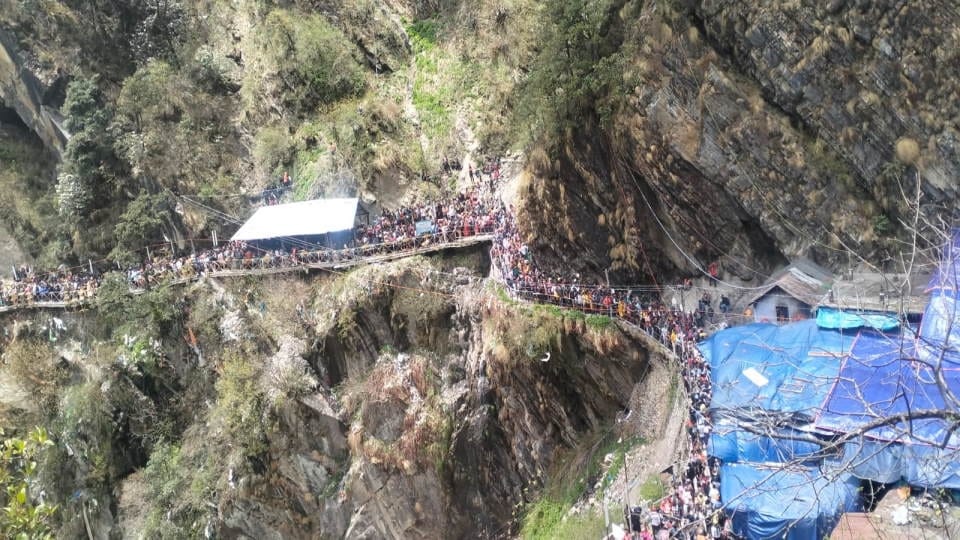 Chardham Yatra 2024 Pilgrims Huge Crowd amidst heavy rainfall in Yamunotri Dham Long jam photos