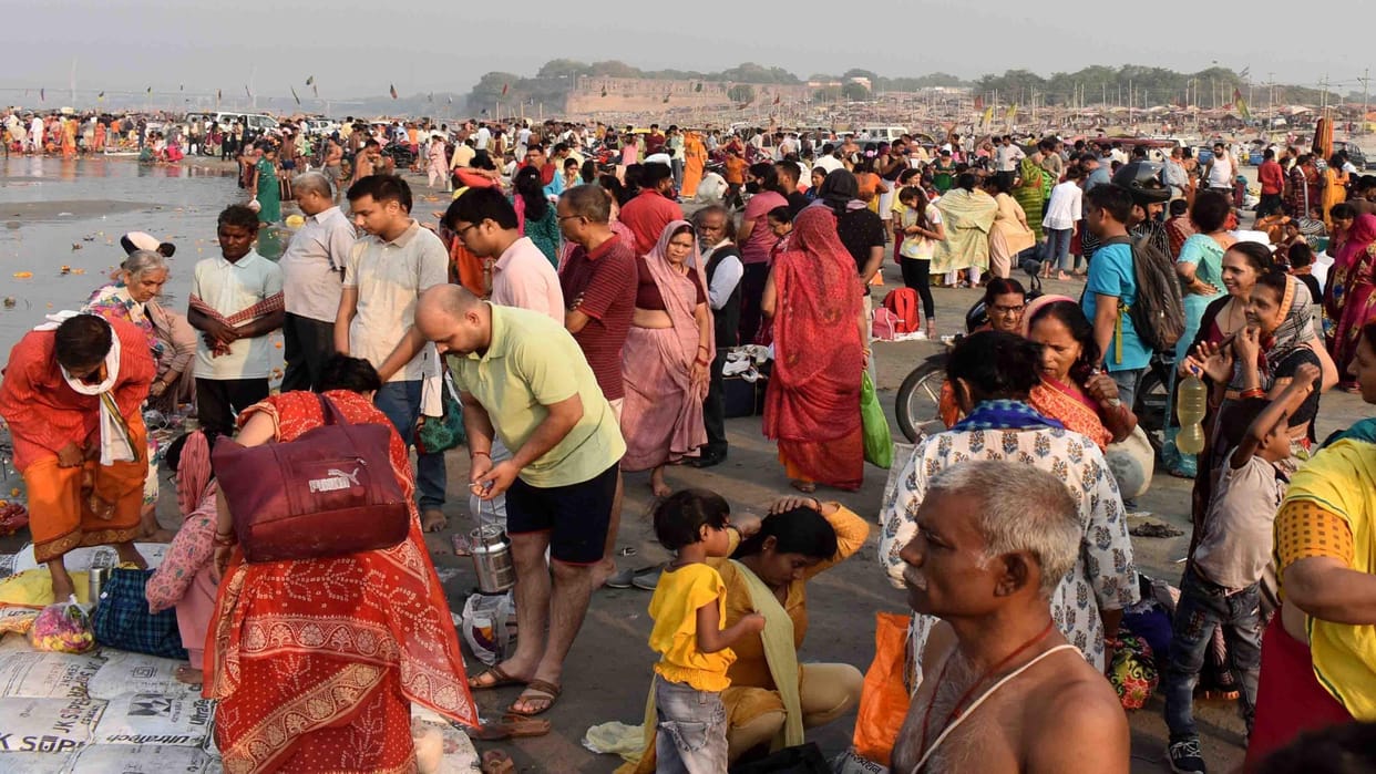 Money rained in the markets on Akshaya Tritiya, gold and silver jewelery bought, also took a dip in the Sangam
