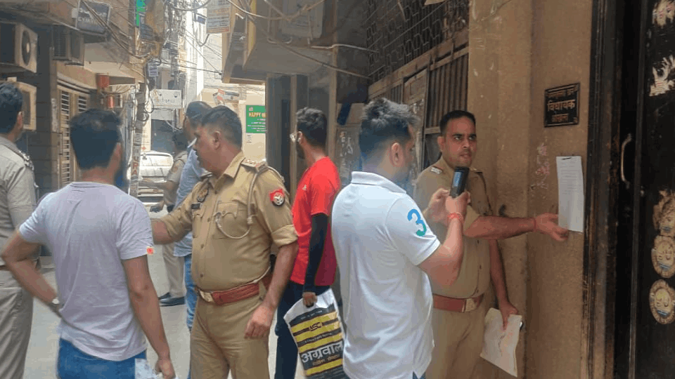 Noida Police served notice to Amanatullah Khan in petrol pump staff assault case