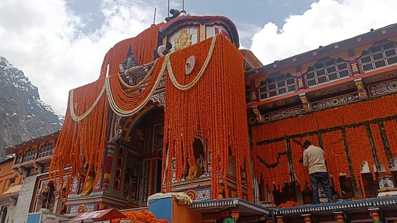 Chardham yatra 2024 Ban on making reels in Chardham complex Uttarakhand News in hindi