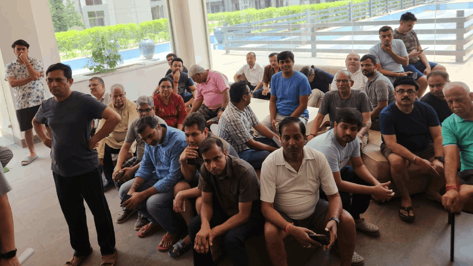 Five cities including Noida-Ghaziabad are most troubled by the breach of promises by builders.