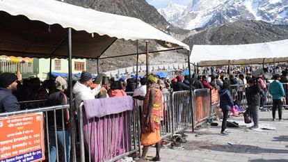 Chardham Yatra 2024 Second day devotees crowd gathered in Kedarnath Dham huge crowd on Yamunotri walking route