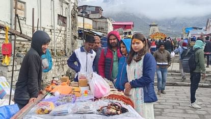 Chardham Yatra 2024 Second day devotees crowd gathered in Kedarnath Dham huge crowd on Yamunotri walking route