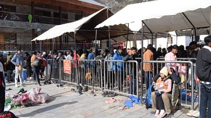 Chardham Yatra 2024 Second day devotees crowd gathered in Kedarnath Dham huge crowd on Yamunotri walking route