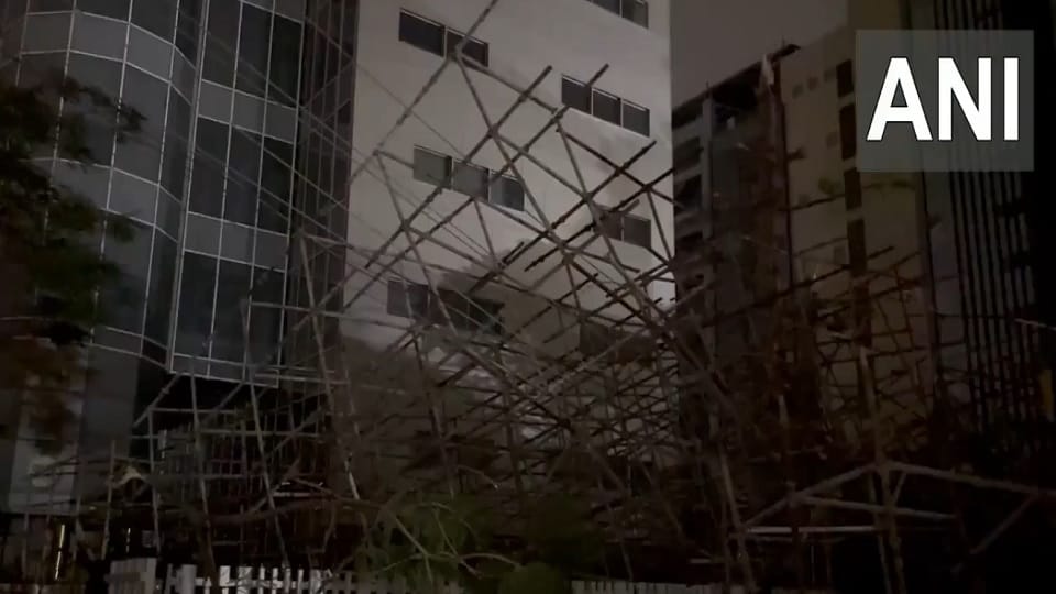 Delhi-NCR Weather Update Today: Heavy Dust Storm in Noida Delhi, Cars Damaged, Trees Uprooted