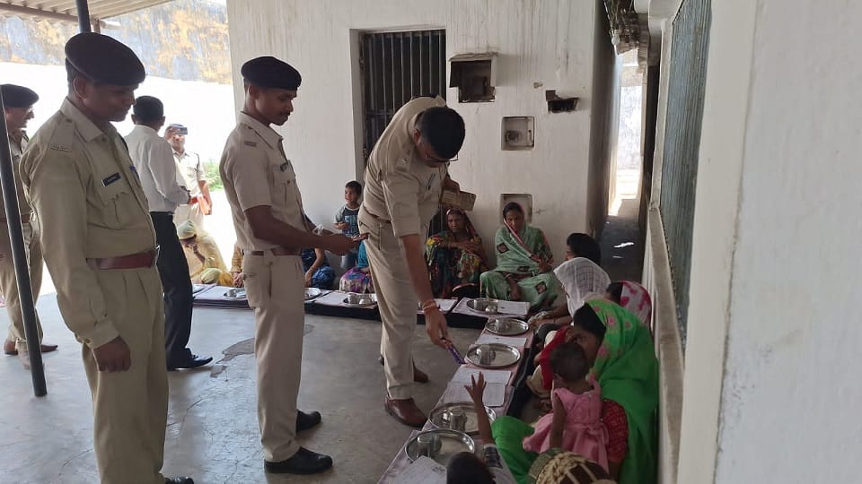 Collector SP inspected jail took stock of cleanliness and facilities provided to prisoners in Korba