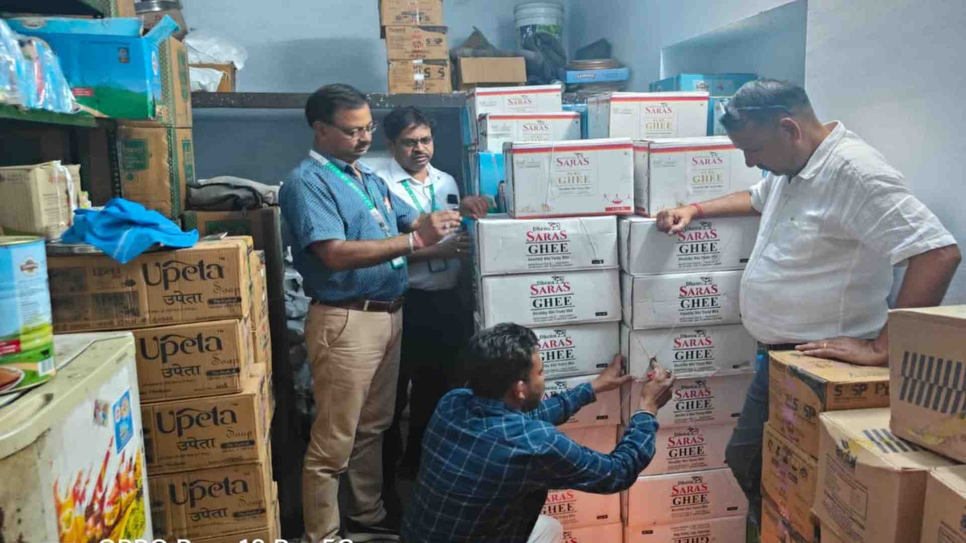 कार्रवाई करती स्वास्थ्य विभाग की टीम।