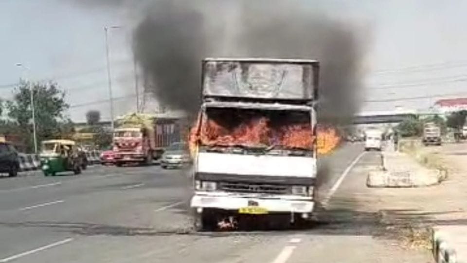 Fire broke out in canter going from Pilkhua to Govindpuram carrying groceries