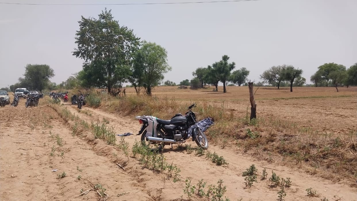 electric wire got entangled in bike In Dadri, three people including father and son got electrocuted