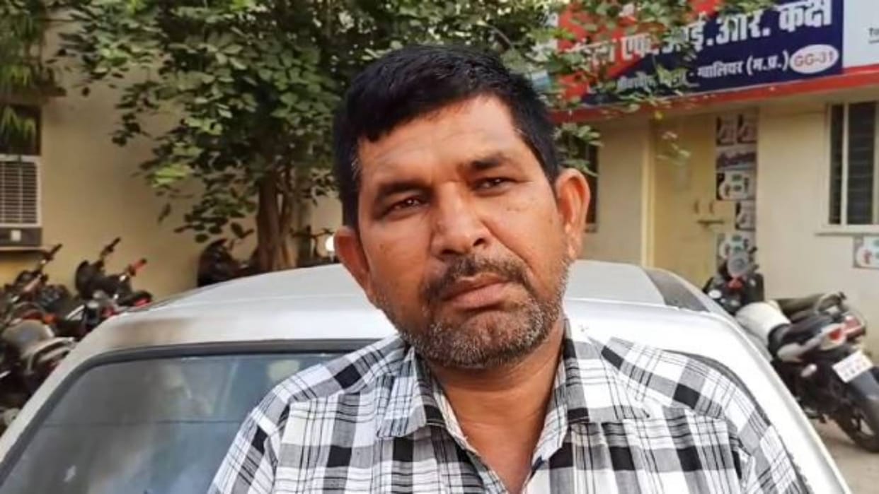 Gwalior farmer came out of bank selling his crop was robbed minor associated with Sansi gang took 3.50 lakh