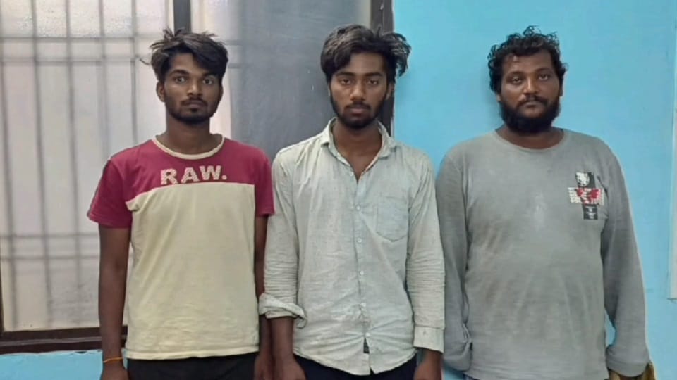 पुलिस की गिरफ्त में आरोपी