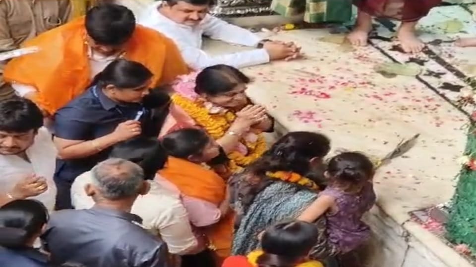 Home Minister's wife Sonal Shah reached Mathura visited Banke Bihari