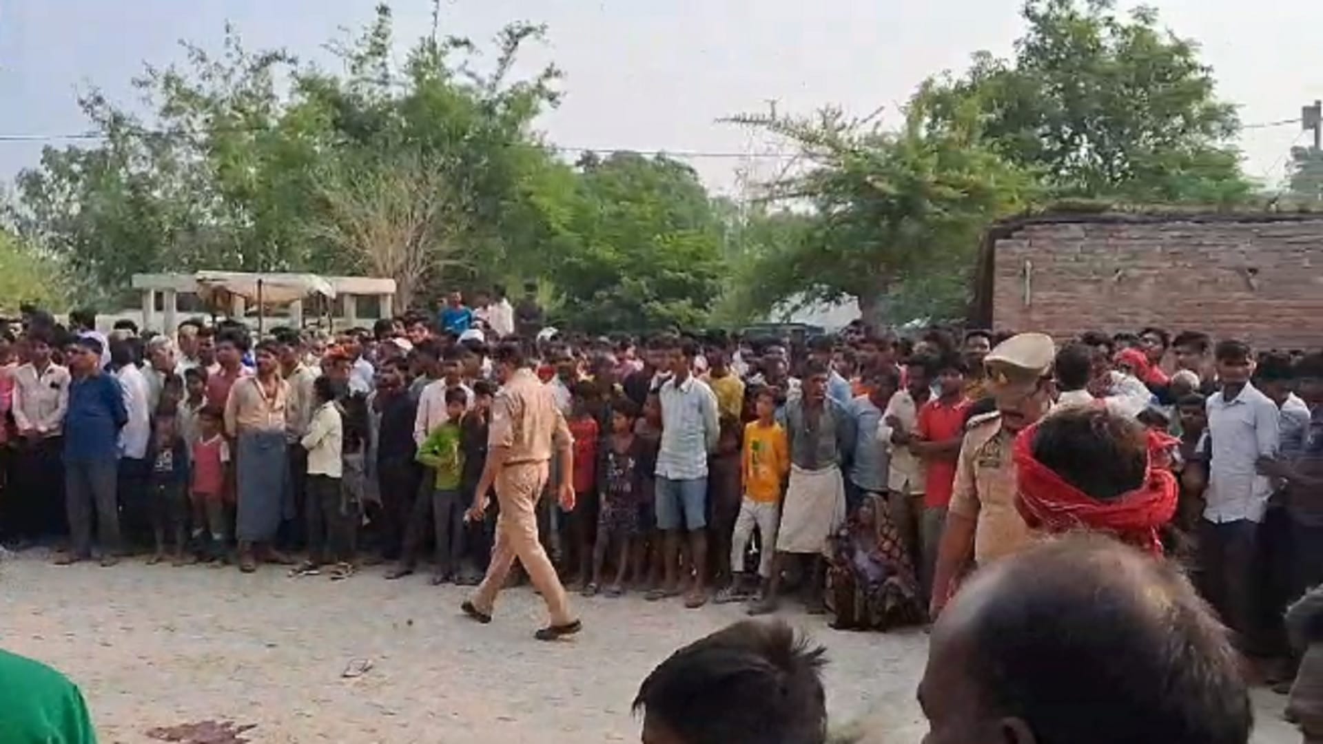 Sitapur: Youth shot dead three family members, later blew himself up, all four died
