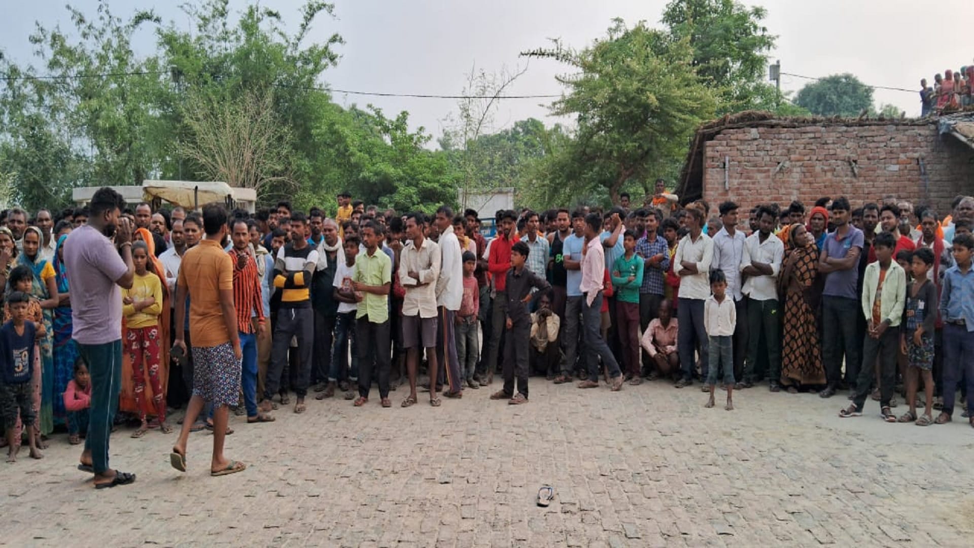 Sitapur Crime Incident Explained Man Kills Mother, Wife, Children And Then Shot Himself