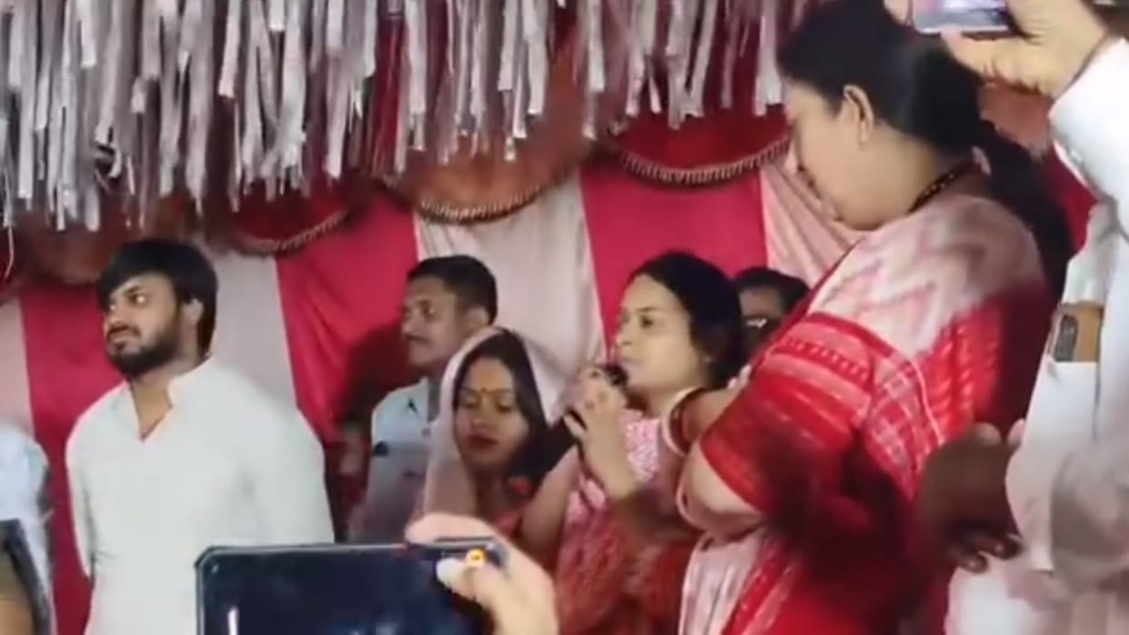 SP MLA asking vote for BJP candidate Smriti Irani in Amethi.