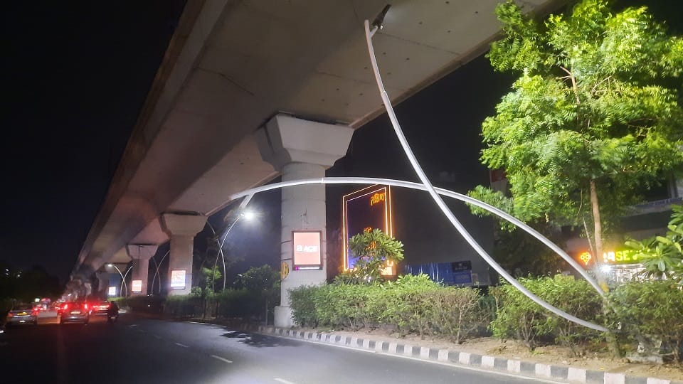 Delhi-NCR Weather Update Today: Heavy Dust Storm in Noida Delhi, Cars Damaged, Trees Uprooted