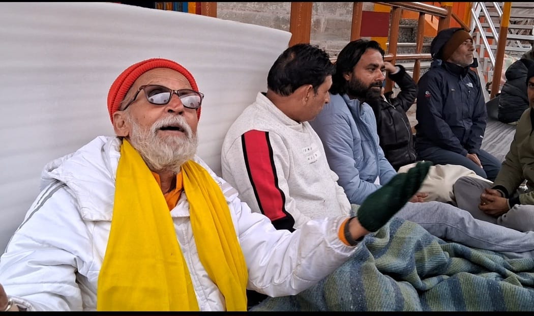 Chardham Yatra 2024 Rajiv of Kanpur has been first to visit Badrinath Dham for 44 years