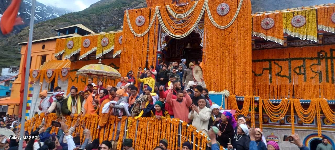 Badrinath Dham door Opening 2024 Miracle happened with Lord badrinath Idol auspicious sign for India
