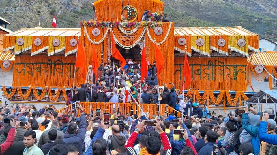Badrinath Dham door Opening 2024 Miracle happened with Lord badrinath Idol auspicious sign for India