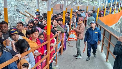 Chardham Yatra 2024 For the first time 28 thousand devotees arrived in a day in Badrinath Dham