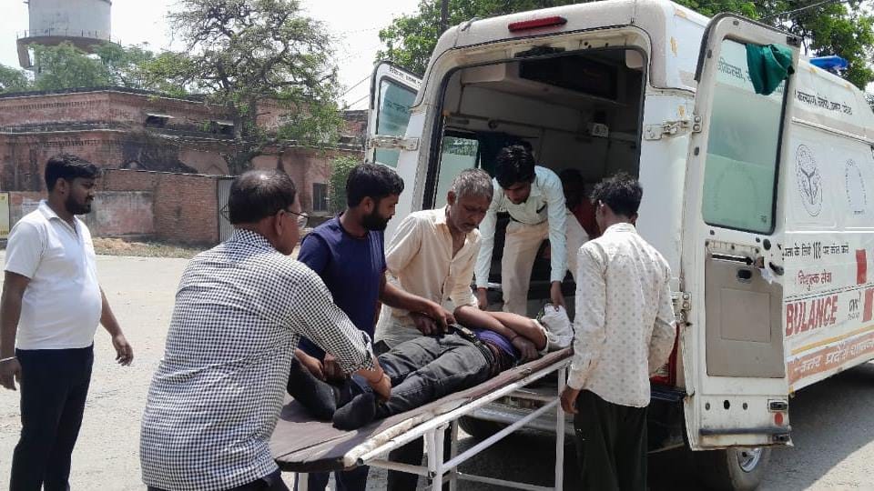 Chandausi: DCM hits bike, condition of uncle and nephew critical