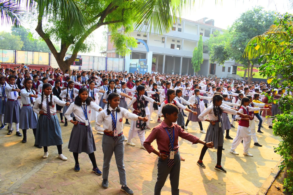 Amar Ujala Aparajita Girls students of Devvani Intermediate College took self defense training