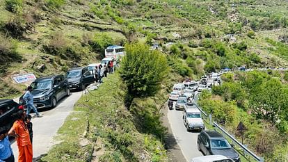 Gangotri Highway Long Traffic Jam of vehicles in Sukki tourists worried Uttarakhand News in Hindi