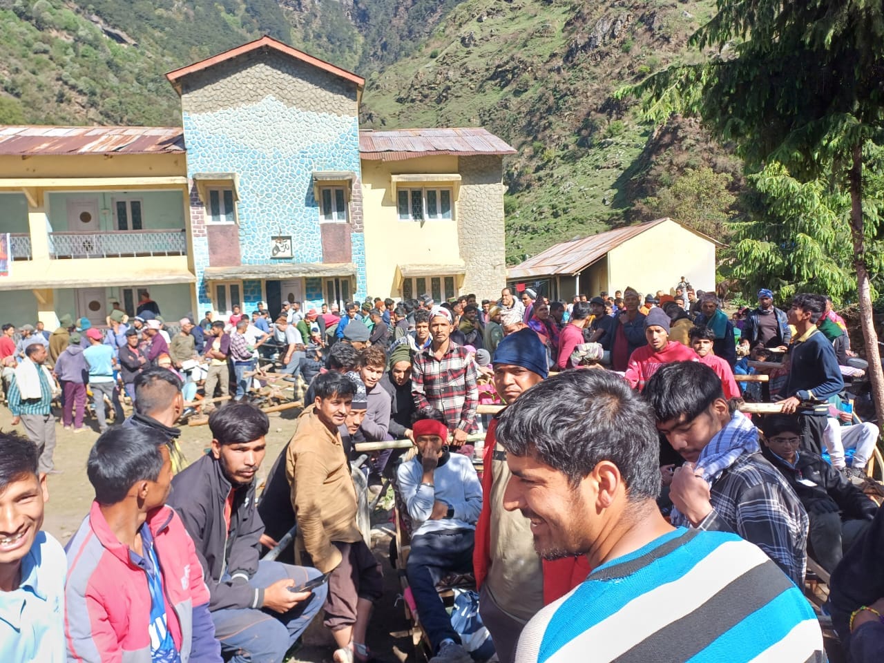 Yamunotri Dham Horses and palanquins stopped at Jankichatti Traffic Jam on highway Photos