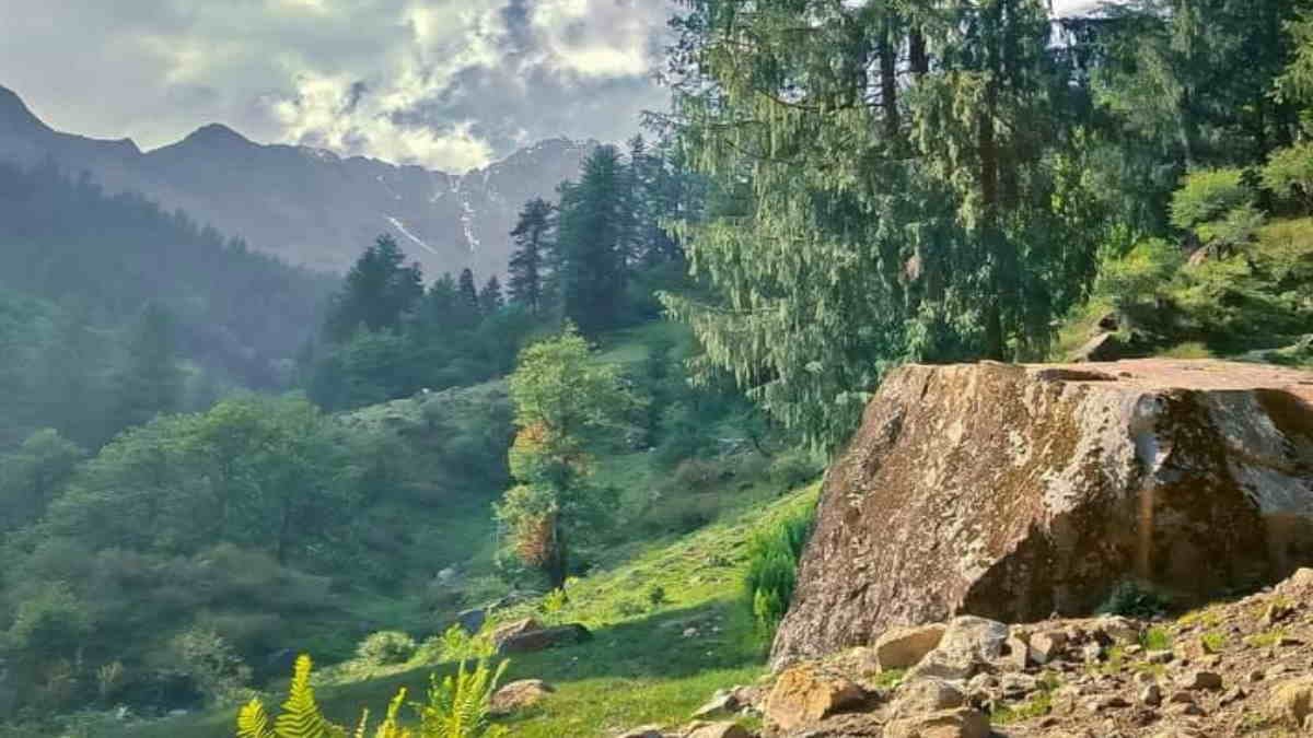 Three tourists lost their way in Manikaran Valley