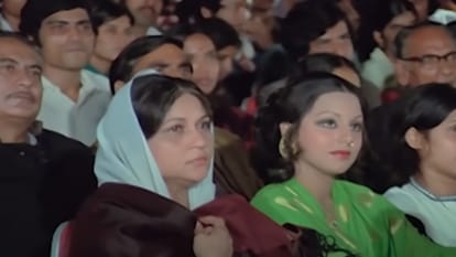 Mothers Day 2024 special bollywood actress who played the best role of mother in hindi cinema nirupa roy rakhi