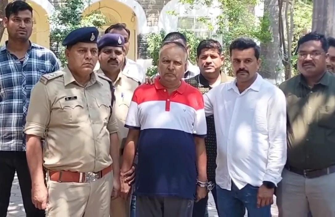 Indore: Scam kingpin Rathore wanted to appear on the voting day, was telling other officers that he was a part