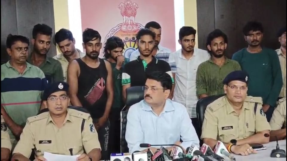 Inter state ganja and cattle smuggling gang exposed police arrested 10 accused in Bilaspur