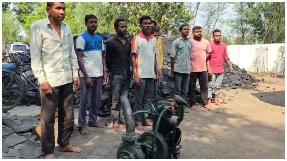 Shahdol News: Illegal coal stock seized SICF of SECL took action near Batura Son river 10 arrested