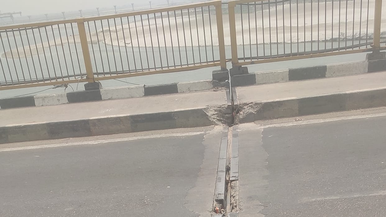 Joint expansion of Phaphamau bridge, built at a cost of crores, broke and became useless within one and a half