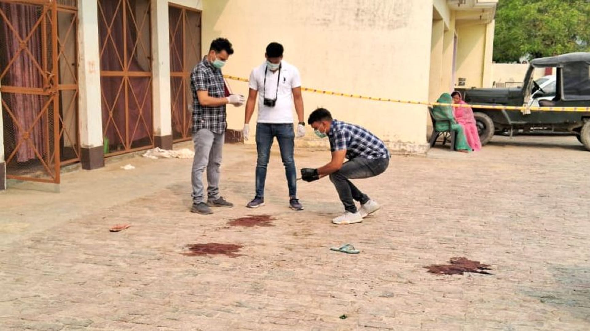 Sitapur Murder Case Ajit killed family of younger brother Anurag police considered murder as suicide