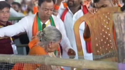 PM Modi emotionally says Beti hath niche kar lo Prime Minister won the hearts of Bengalis
