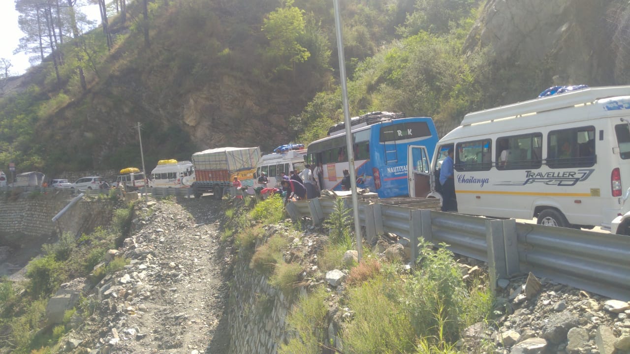 Yamunotri Dham Horses and palanquins stopped at Jankichatti Traffic Jam on highway Photos