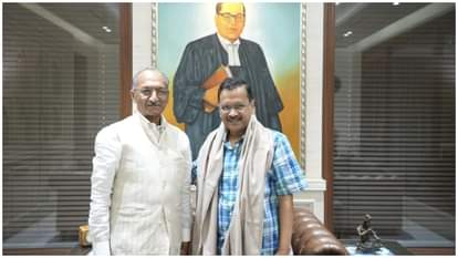 अरविंद केजरीवाल और जेपी अग्रवाल की सोमवार को मुख्यमंत्री आवास पर हुई मुलाकात।