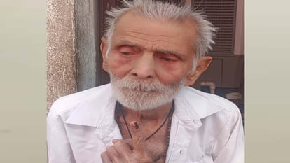 UP Lok Sabha Phase 4 Election: old man arrived to cast his vote before his wife funeral