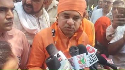 Jhunjhunu News: राहुल गांधी को लेकर बालकनाथ का बड़ा बयान, बोले- जहां हैं वहीं रहेंगे, इसके आगे बढ़ नहीं पाएंगे Jhunjhunu News: Baba Balaknath verbally attacked Rahul Gandhi