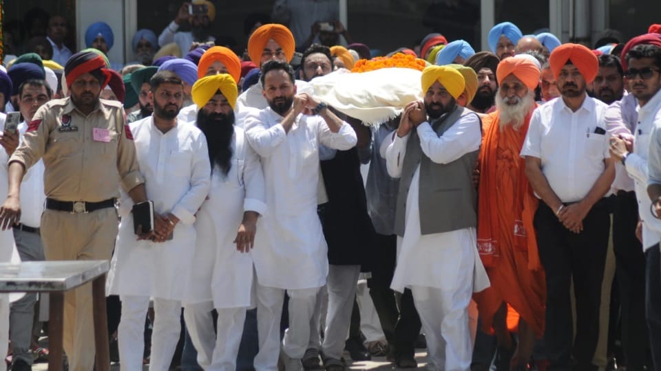 Last rites of Punjabi poet and famous writer Padmashri Surjit Patar today all update news in Hindi