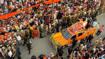 Lok sabha election hamar kashi hamar modi pm road show in varanasi yogi adityanath
