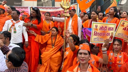 Lok sabha election hamar kashi hamar modi pm road show in varanasi yogi adityanath