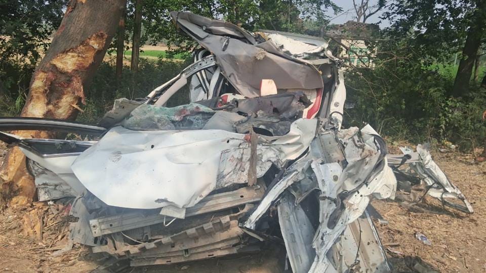 Chandausi: Speeding truck hits car, three people including bank manager killed