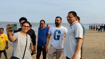 CM Dhami went on morning walk on Juhu beach Mumbai played cricket with children people took selfies