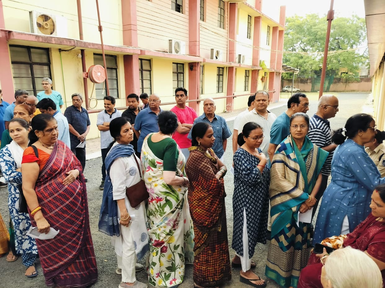 Indore: 60.75 percent voting in Indore, voting took place amidst heat and rain.