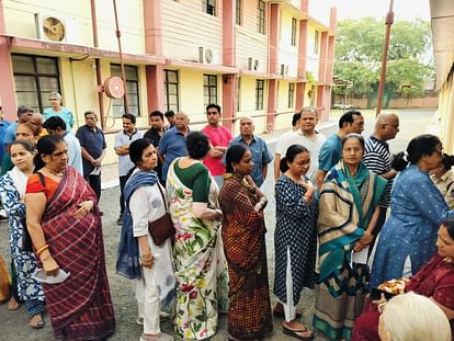Indore: इंदौर में 61 प्रतिशत मतदान,गर्मी बारिश के बीच हुृई वोटिंग Indore: 60.75 percent voting in Indore, voting took place amidst heat and rain.